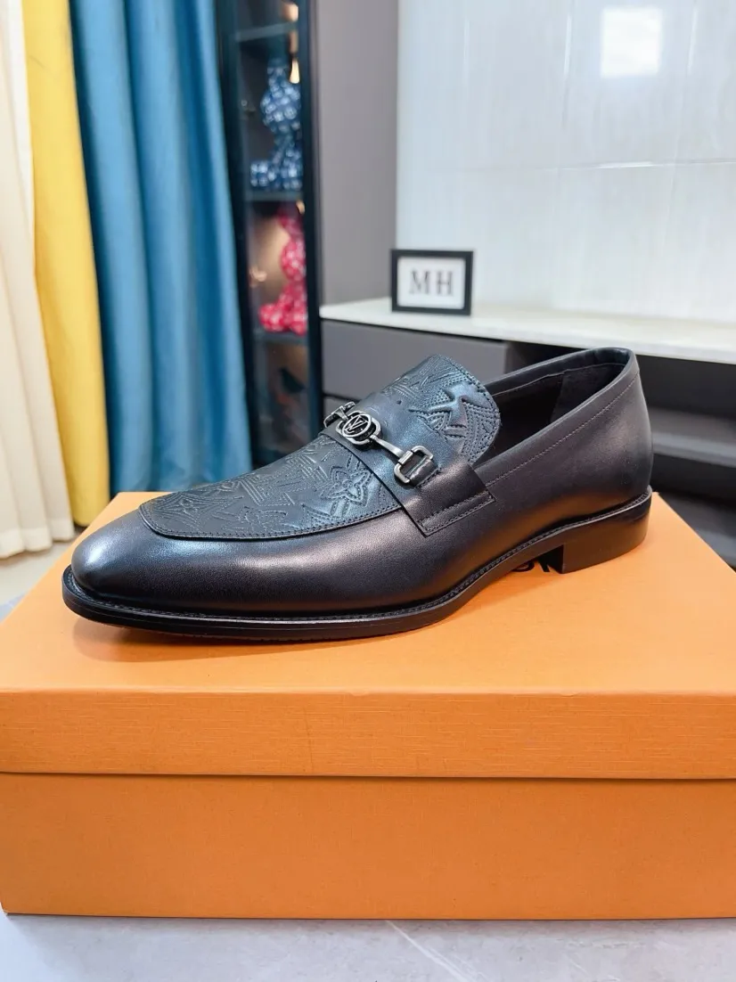 Men's men's shoes 💰500🌸🌸 [Louis Vuitton (LV)] High-end business formal leather shoes 🍀 luxurious and elegant style, both practicality and style, professional focus on details and quality, counter original 1⃣️: 1⃣️ ultra-accurate reproduction 👍🏻! Material: The upper is made of imported original calfskin➕imported Italian cowhide leather. Original anti-slip and wear-resistant outsole! Code number: 38--44 (45 customized)